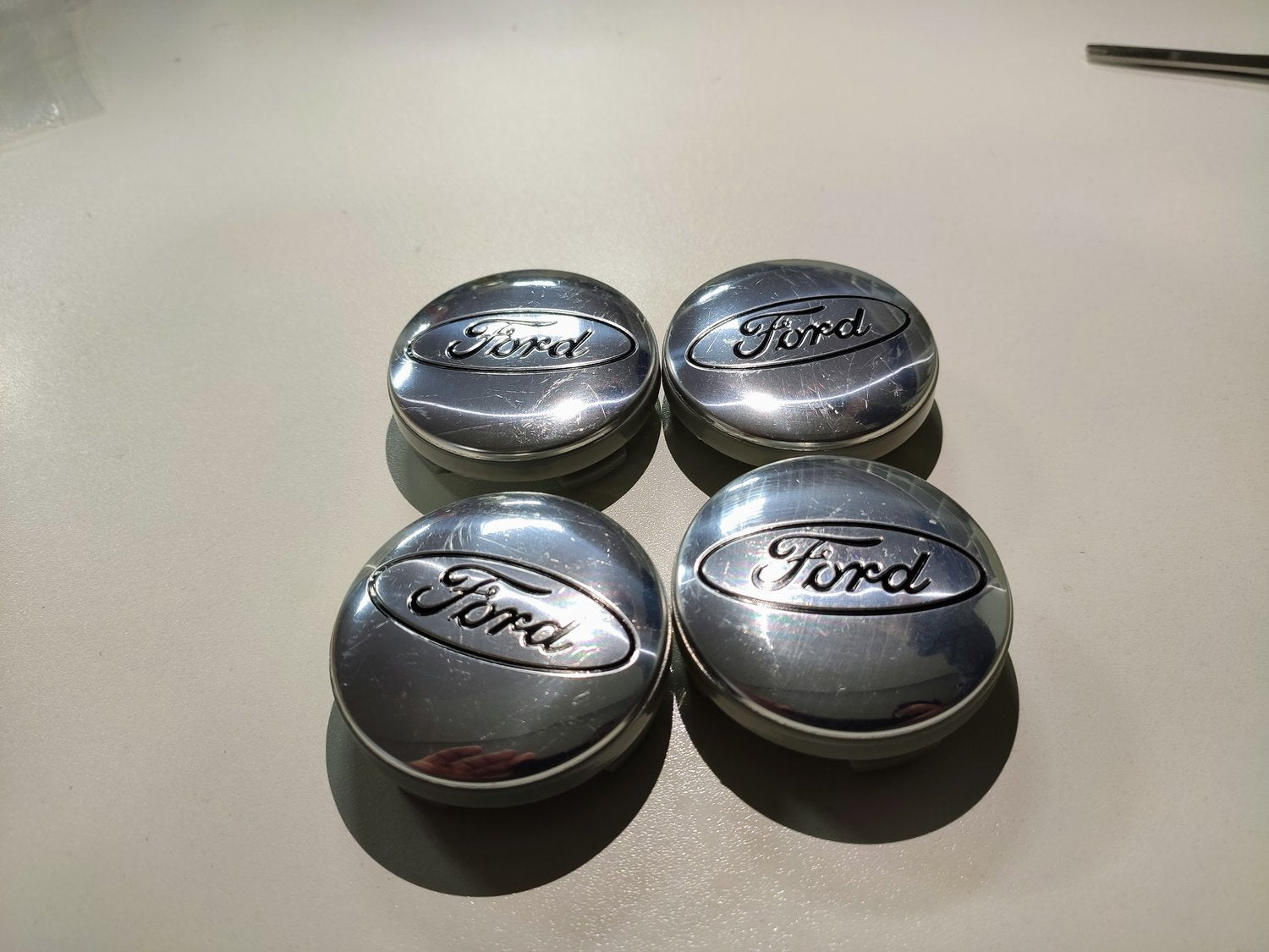 F04 - 54MM 4-pack Centrumkåpor Ford Generic